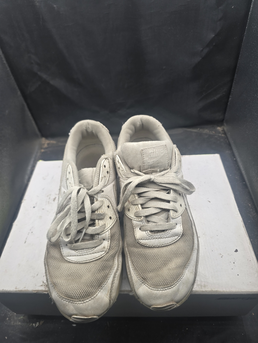 Nike Men’s Light Gray Mesh & Leather Sneakers